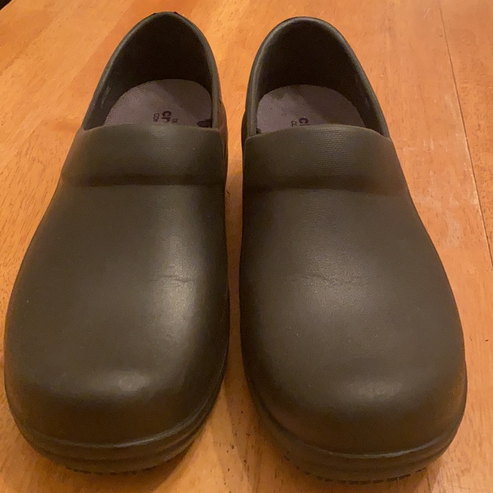 Crocs pro work shoes very good condition size 9 easy to clean, comfy, good cond